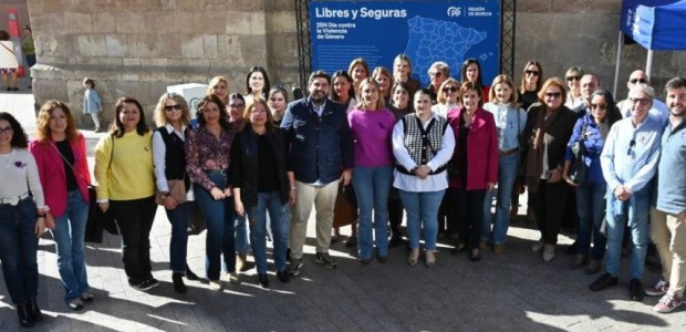 López Miras pide “combatir juntos la violencia de género, sin divisiones ni muros ideológicos como los que quiere levantar Pedro Sánchez”