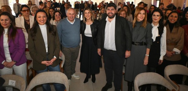 López Miras: “Hoy España es un país peor para ser mujer que en 2017”