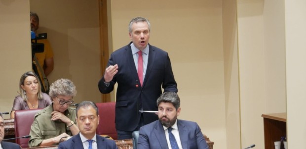 Segado: “Frente a un Gobierno central colapsado y paralizado, en la Región López Miras acuerda, gestiona y defiende la dignidad de las instituciones”