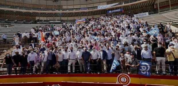 Más de mil afilados del PPRM arropan a Casado, quien reivindica en Valencia un Plan Nacional de Agua y la recuperación del Mar Menor