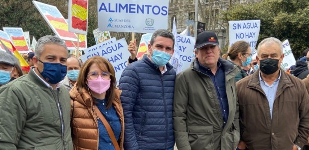 Cano: “En el aniversario del Trasvase, Sánchez envía dos regalos envenenados: la confirmación del recorte a la mitad del envío de agua y la eliminación de la ley que abarata el agua desalada”