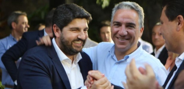 Elías Bendodo respalda la gestión de Fernando López Miras arropado por afiliados y simpatizantes del Partido Popular